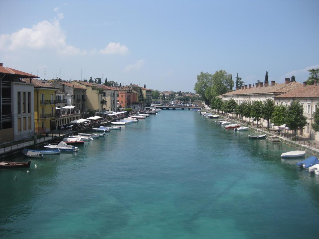 Acqua Verde Appartamenti Peschiera del Garda Bagian luar foto